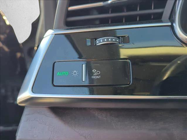 Used 2020 Audi Q8 Prestige w/ Prestige Package image 16