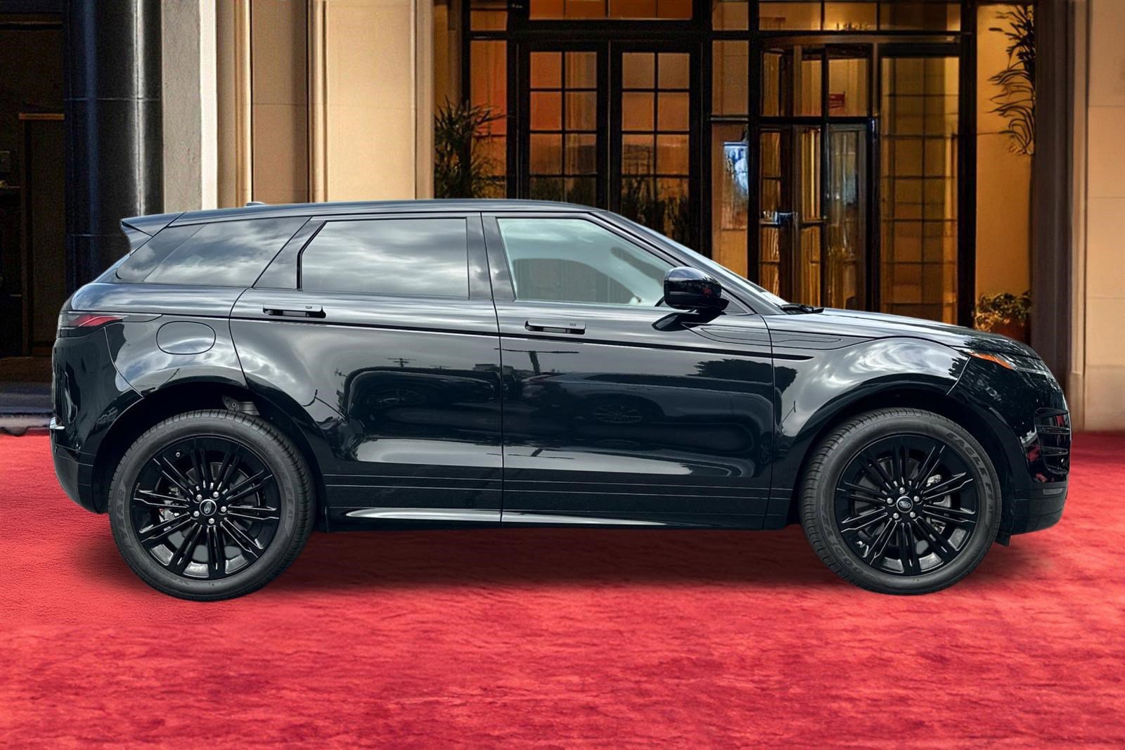 Used 2024 Land Rover Range Rover Evoque Dynamic SE image 9