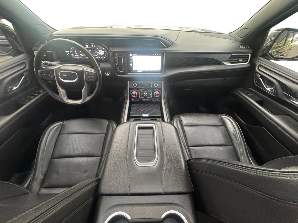 Used 2022 GMC Yukon XL Denali image 12