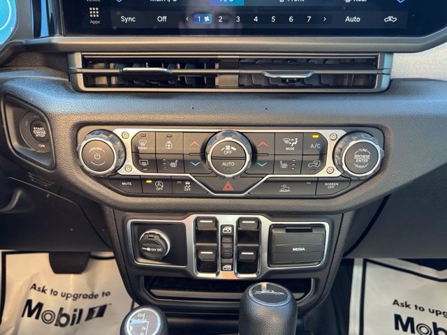 Used 2024 Jeep Gladiator Sport AWD/4WD image 15