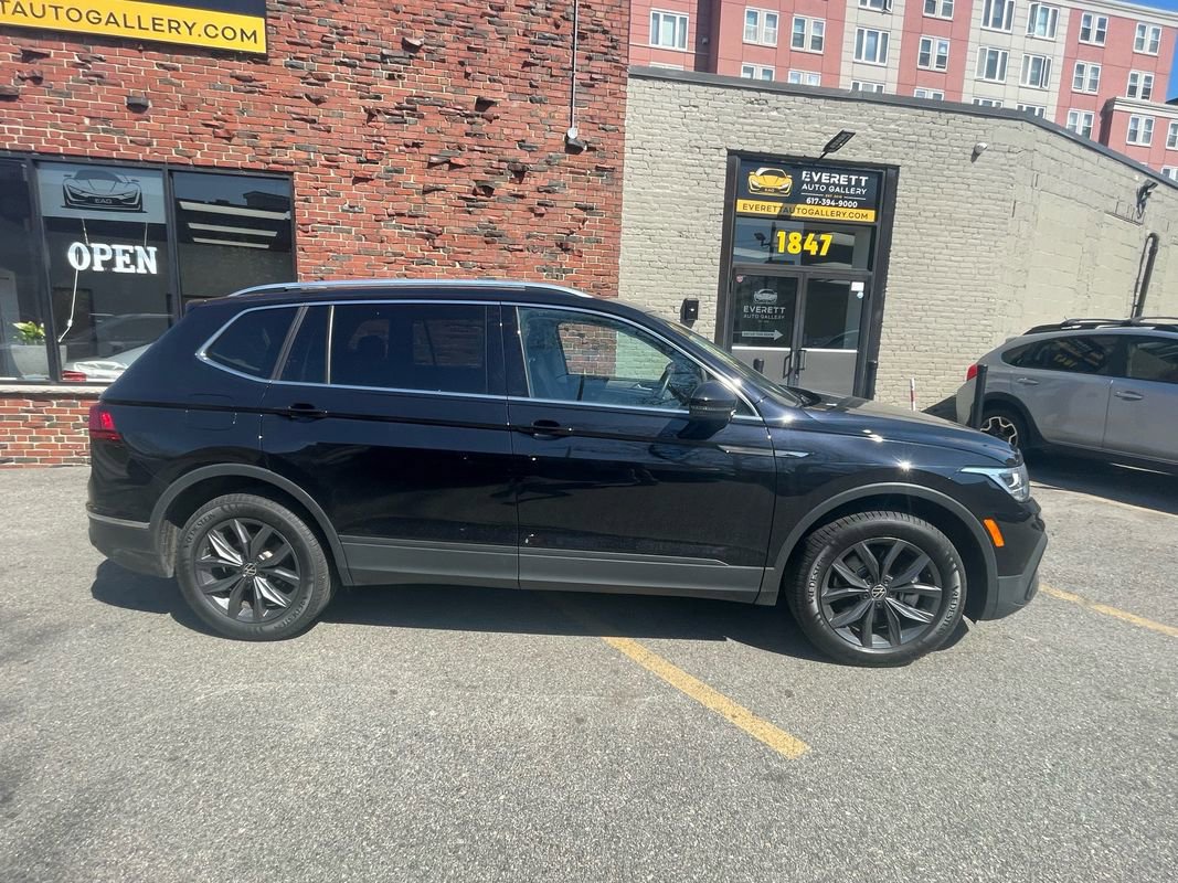 Used 2022 Volkswagen Tiguan SE AWD/4WD image 2