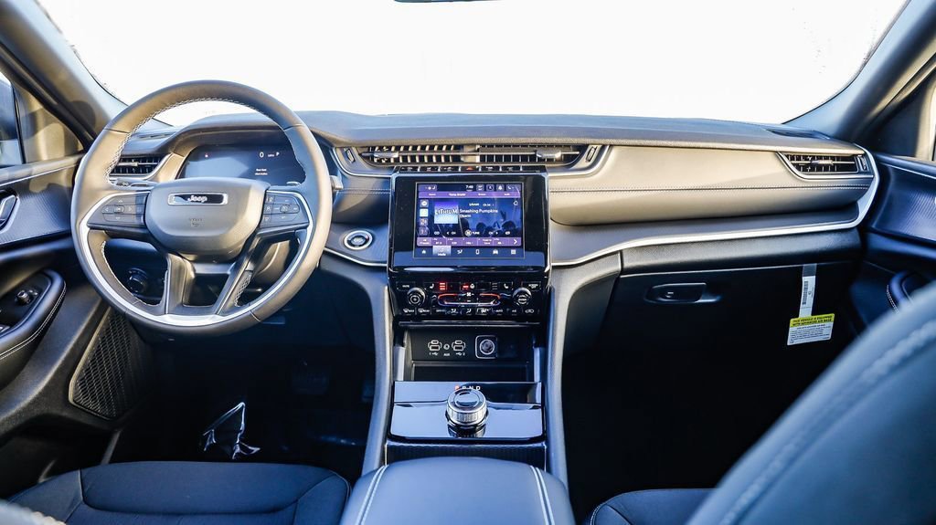 New 2025 Jeep Grand Cherokee Laredo X w/ Luxury Tech Group I image 13