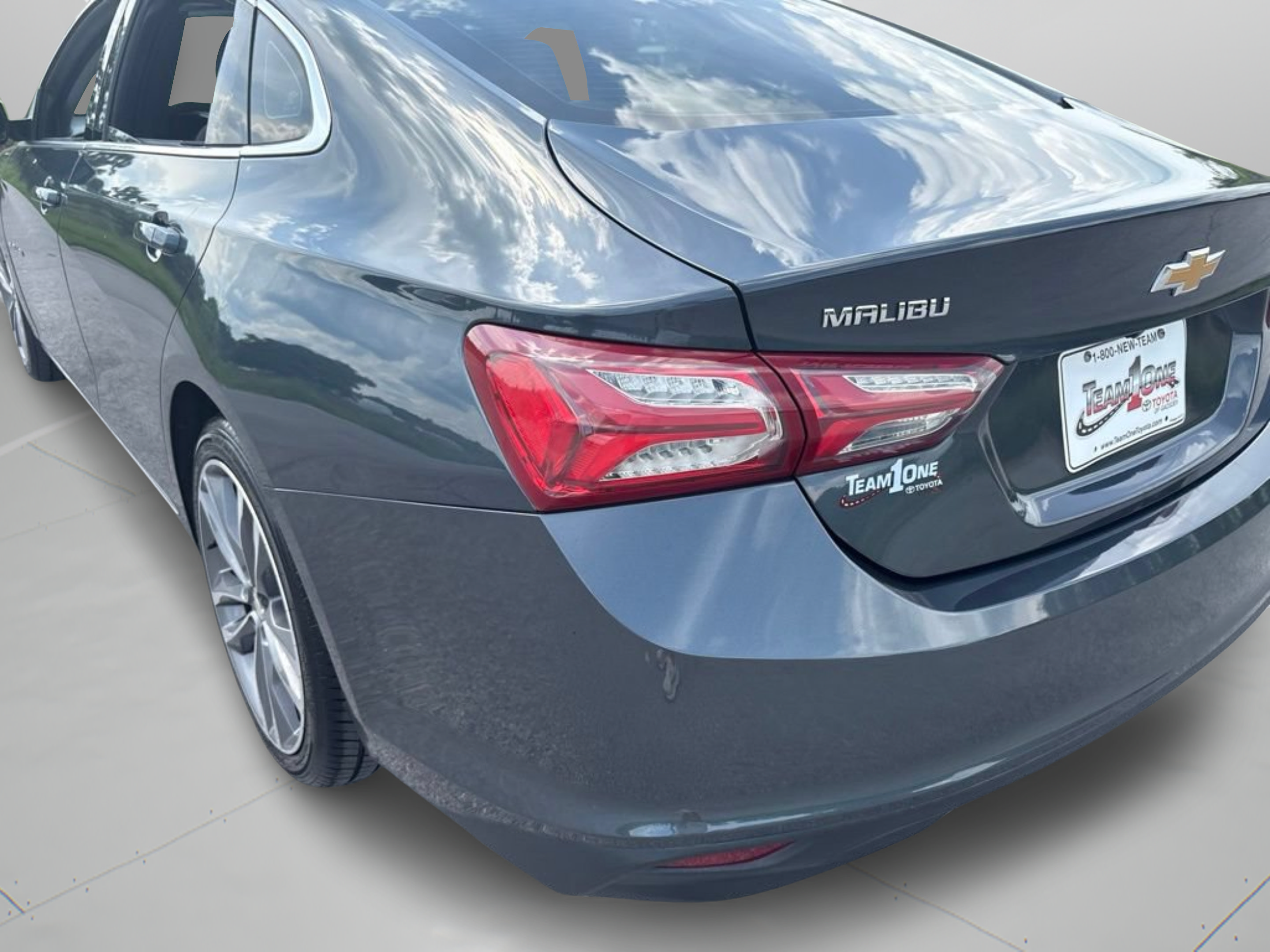 Used 2021 Chevrolet Malibu LT FWD image 30