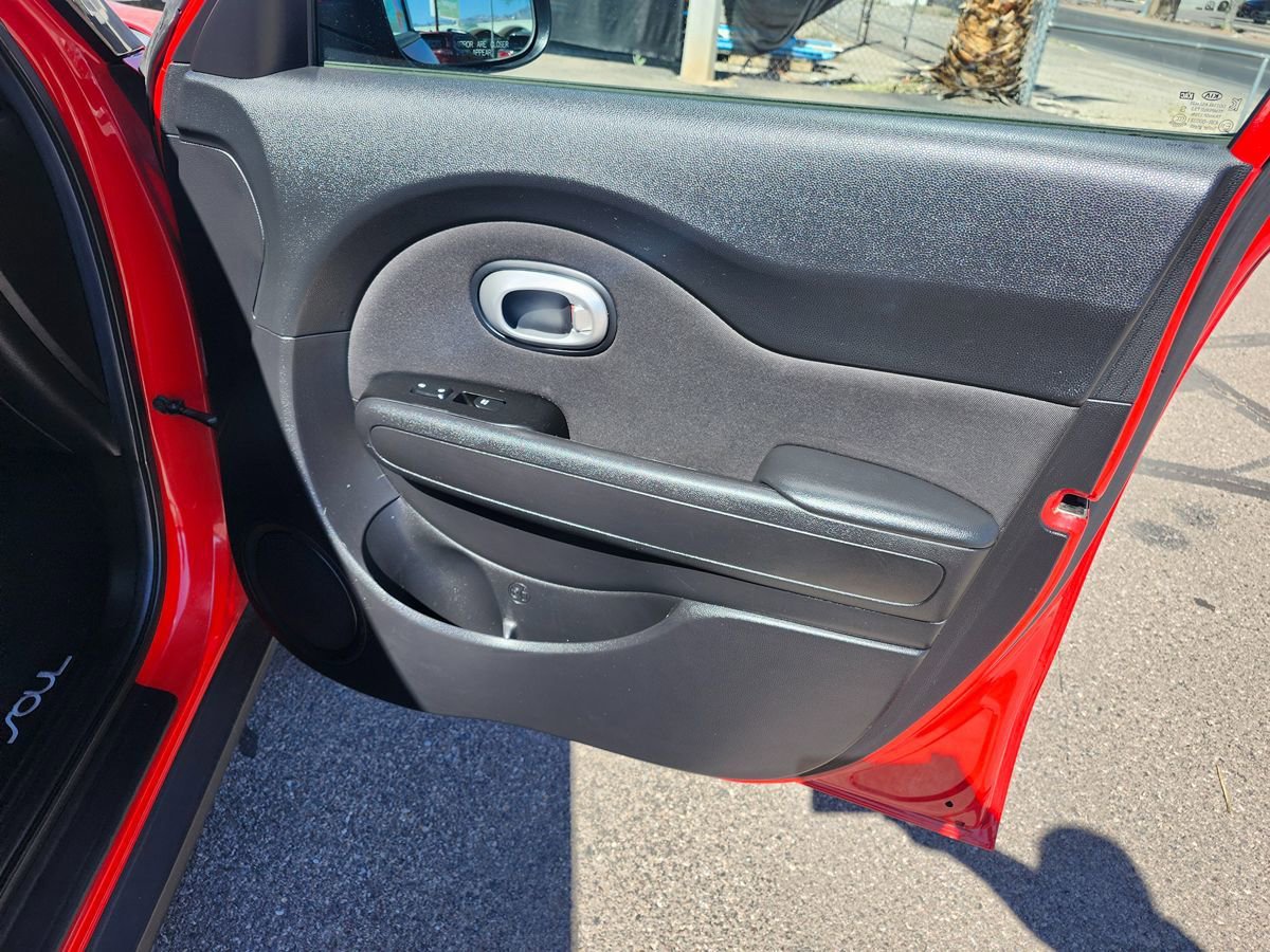 Used 2016 Kia Soul + FWD image 18