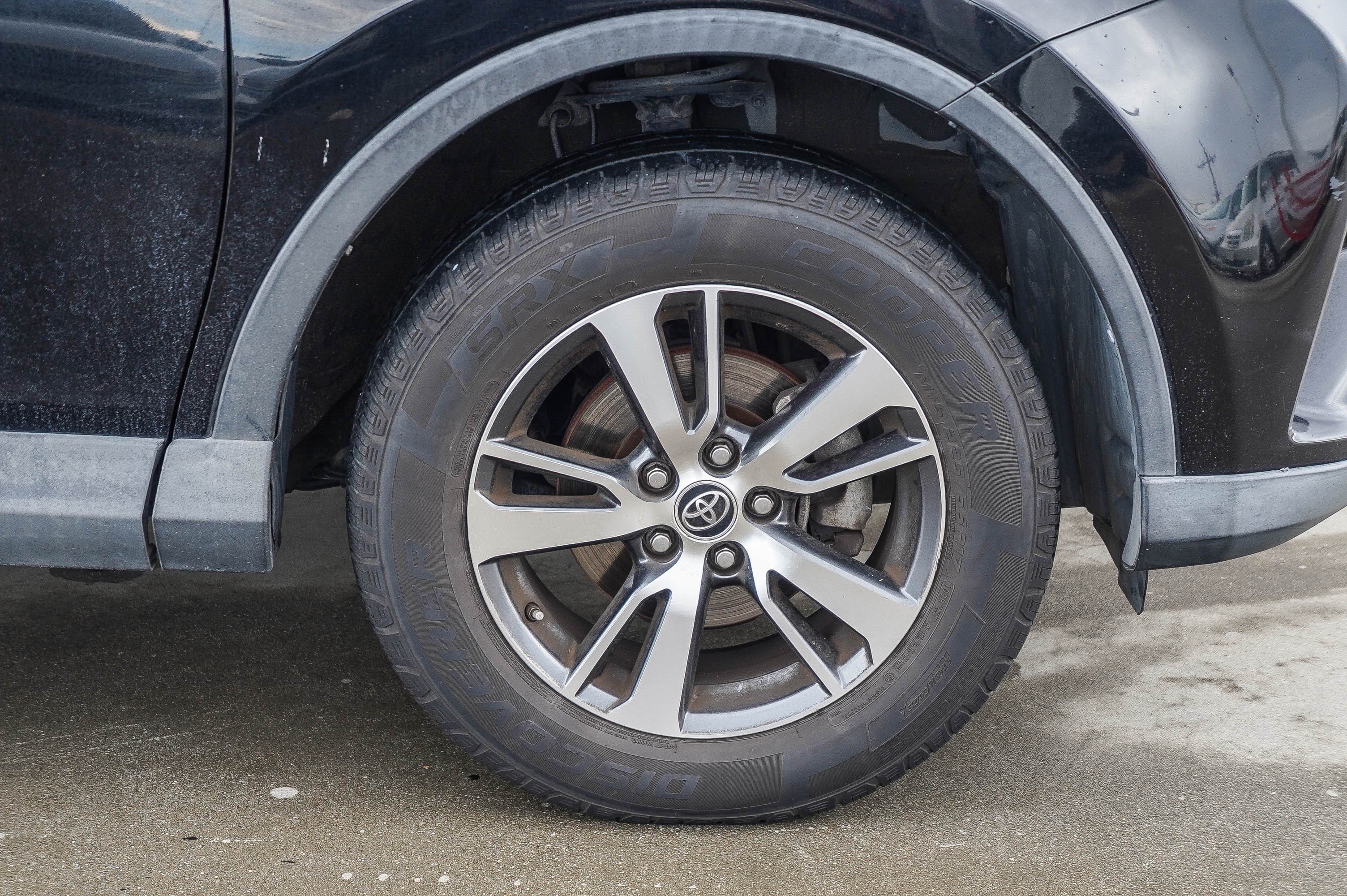 Certified 2018 Toyota RAV4 XLE AWD/4WD image 11