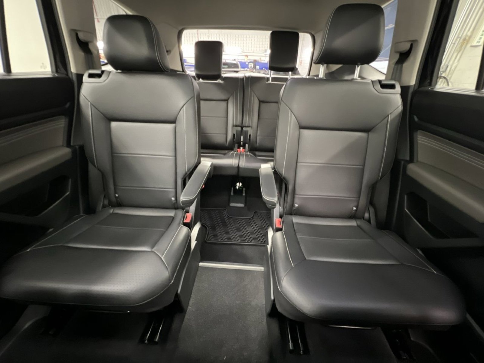 Used 2022 Volkswagen Atlas SEL R-Line image 8