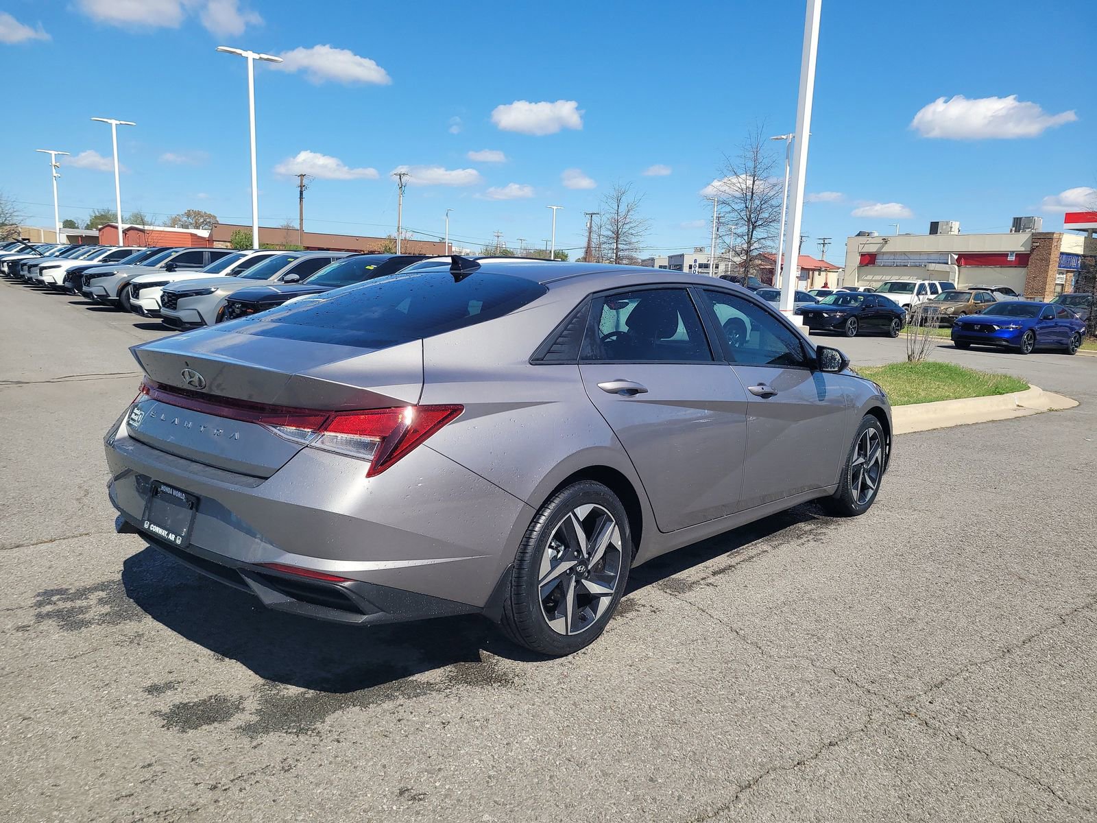 Used 2023 Hyundai Elantra SEL w/ Convenience Package FWD image 3