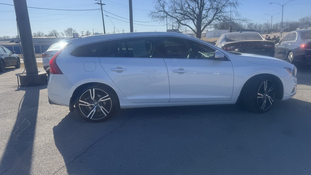 Used 2017 Volvo V60 T6 R-Design Platinum w/ Climate Package AWD/4WD image 9