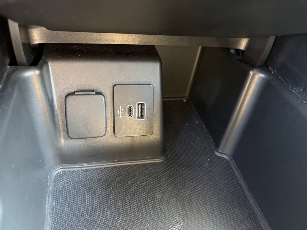Used 2025 Ford Explorer Active RWD image 21