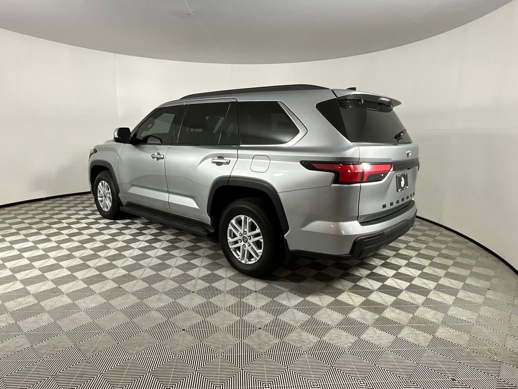 Used 2023 Toyota Sequoia SR5 w/ SR5 Premium Package AWD/4WD image 3