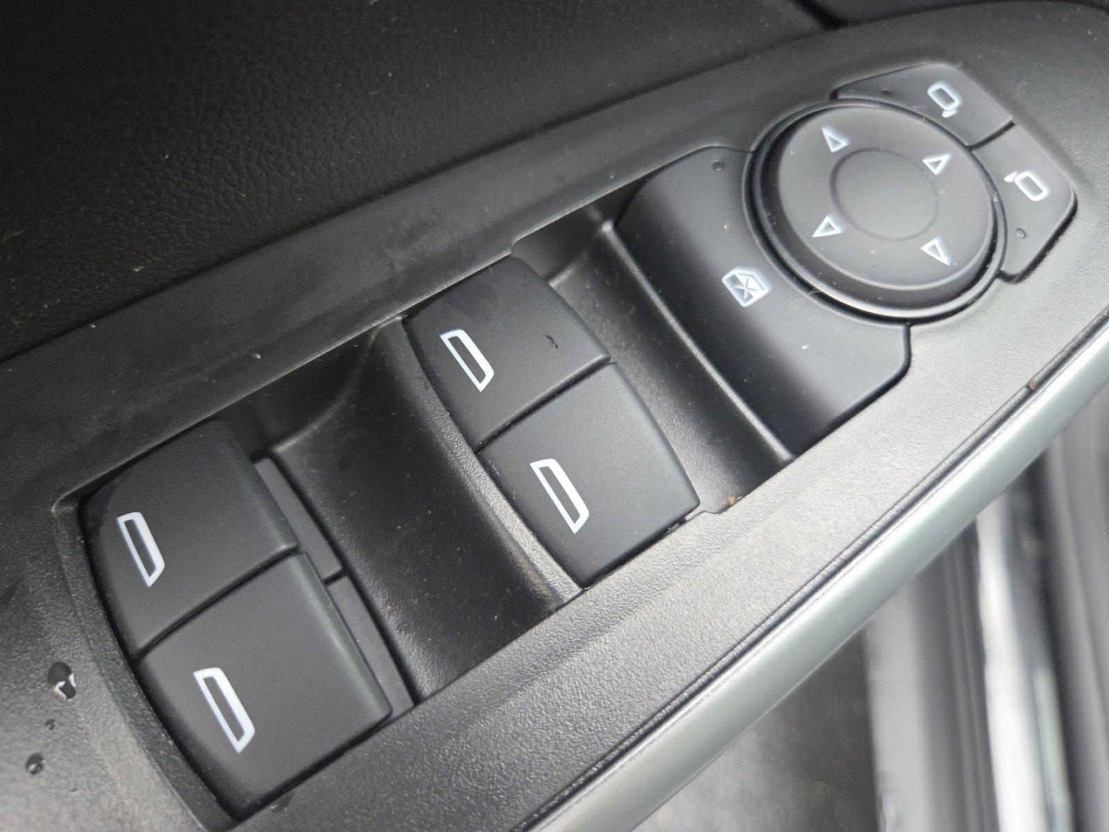 Used 2025 Chevrolet Trax LS w/ LS Convenience Package image 23