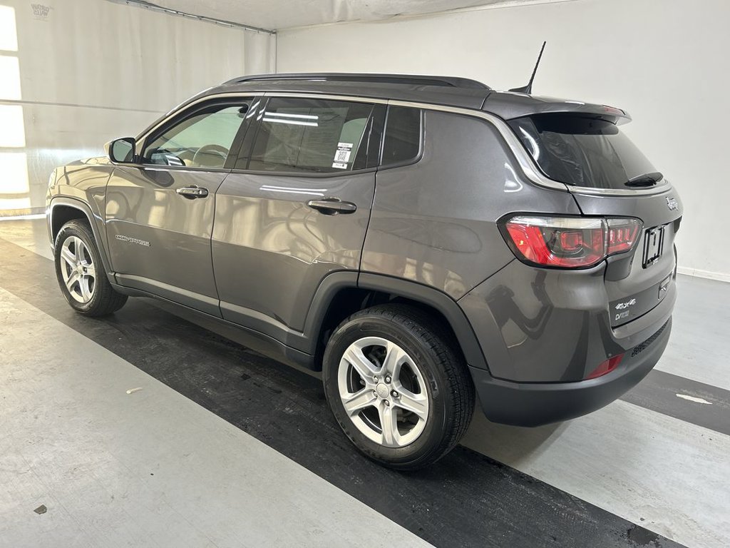 Used 2023 Jeep Compass Latitude w/ Convenience Group AWD/4WD image 7