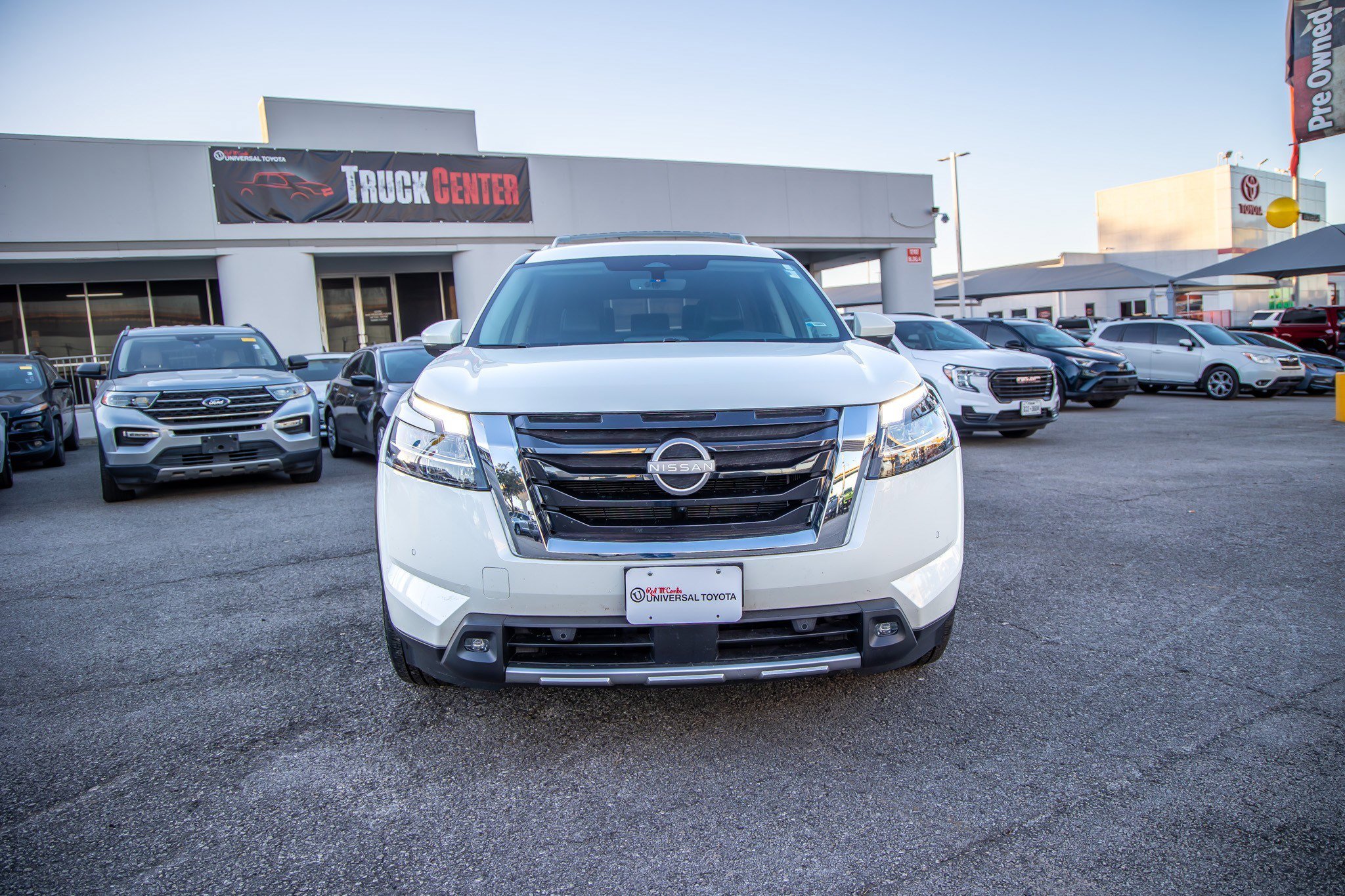 Used 2023 Nissan Pathfinder SL w/ Lighting Package (N92) image 13