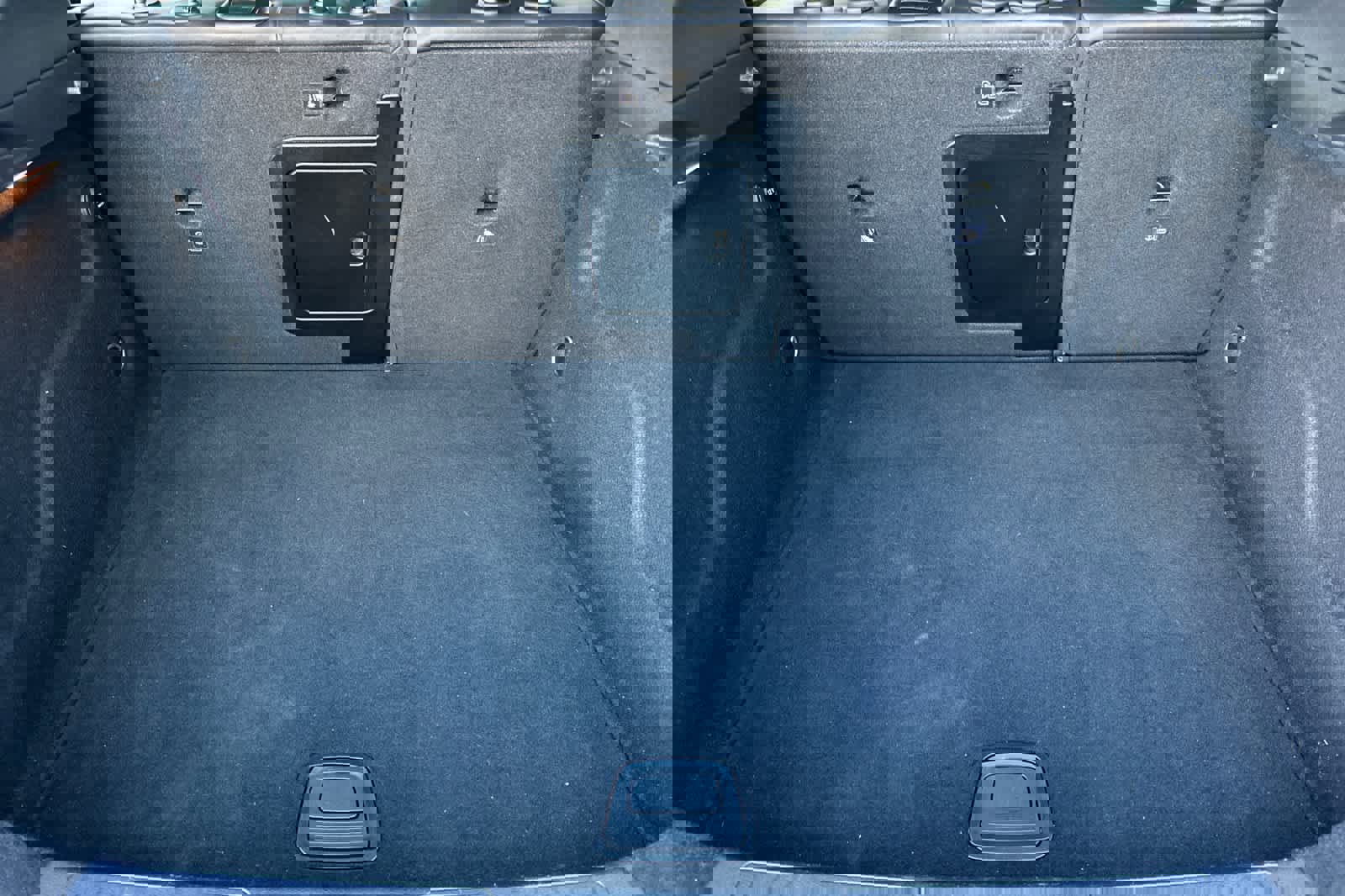 Used 2018 INFINITI QX30 Luxury image 16