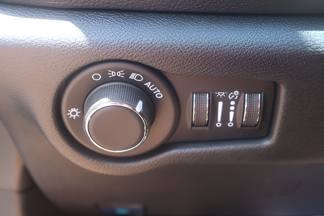 New 2027 Chrysler Pacifica Select FWD image 21