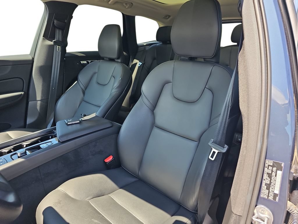 Used 2024 Volvo XC60 B5 Core w/ Protection Package Premier AWD/4WD image 15
