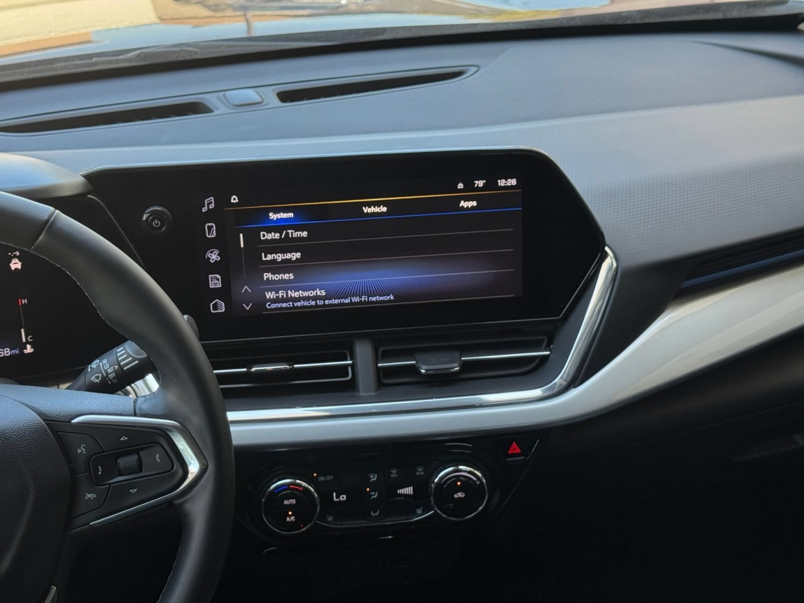Used 2025 Chevrolet Trax LT w/ LT Convenience Package FWD image 16