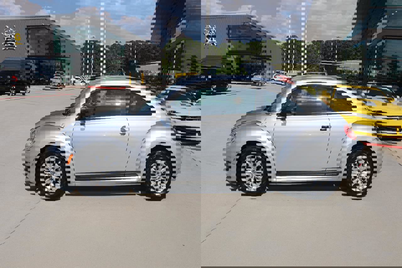 Used 2013 Volkswagen Beetle 2.5 image 2
