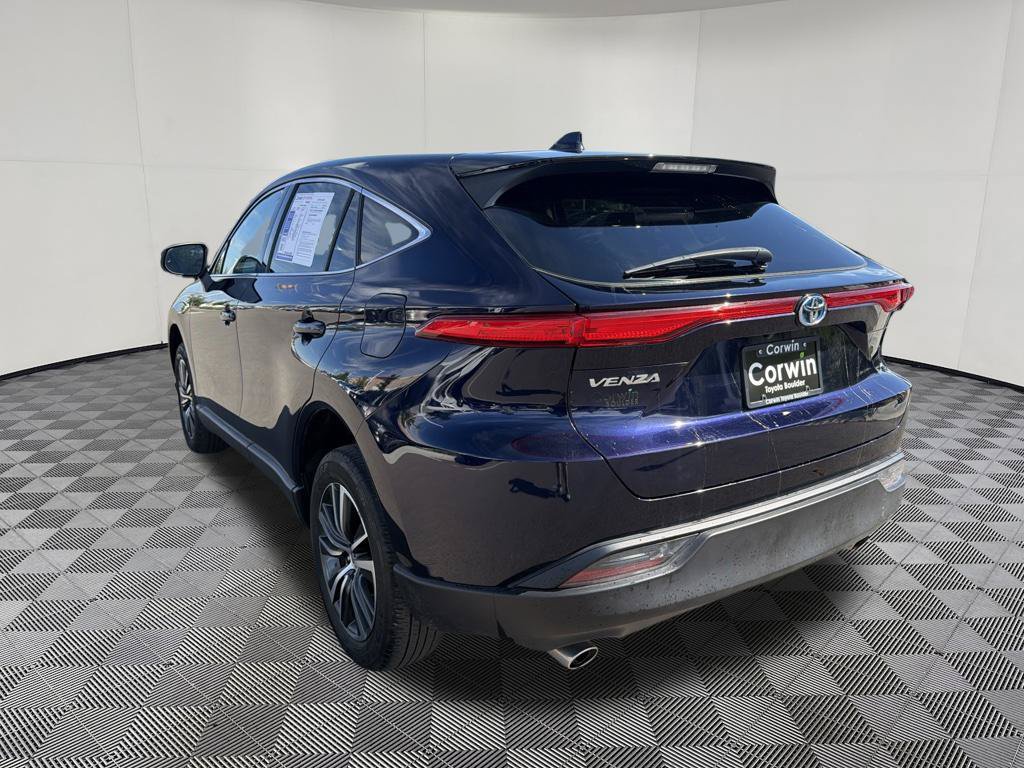 Used 2023 Toyota Venza LE AWD/4WD image 4