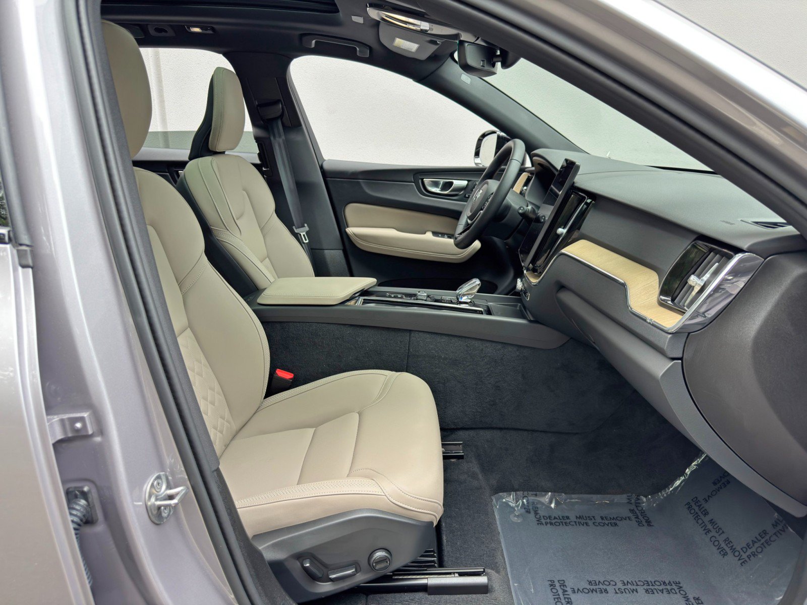 Used 2026 Volvo XC60 B5 Core w/ Climate Package AWD/4WD image 16