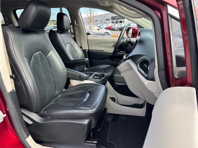 Used 2020 Chrysler Pacifica Touring-L image 21
