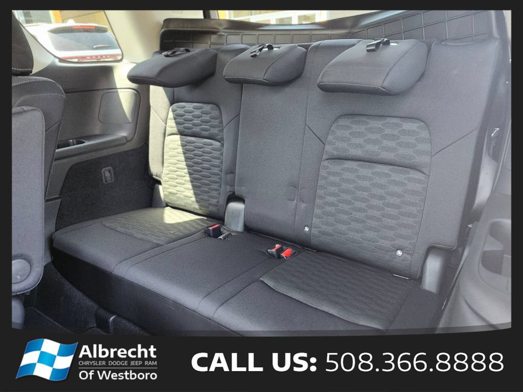 Used 2024 Nissan Pathfinder SV w/ SV Premium Package AWD/4WD image 18