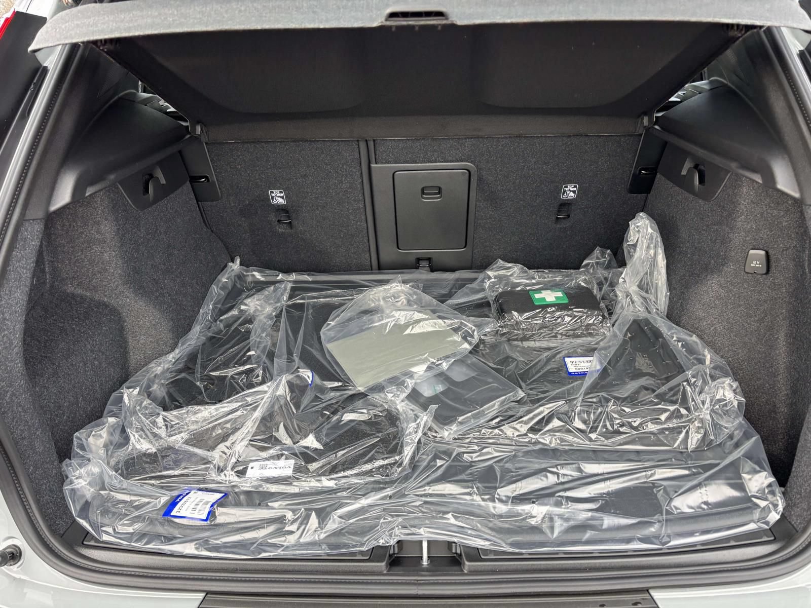 New 2026 Volvo XC40 B5 Ultra w/ Protection Package Premier AWD/4WD image 8
