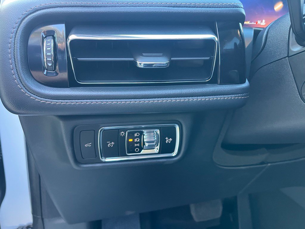 Used 2026 Lincoln Aviator AWD image 41