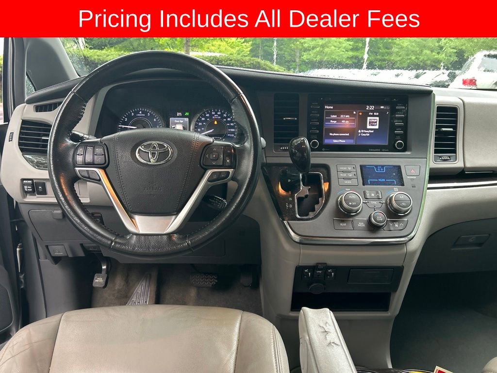 Used 2019 Toyota Sienna XLE FWD image 2