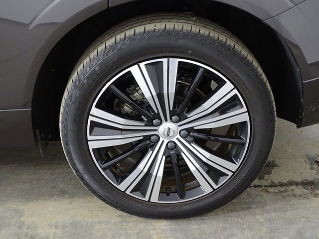 Used 2023 Volvo XC60 B5 Plus image 48