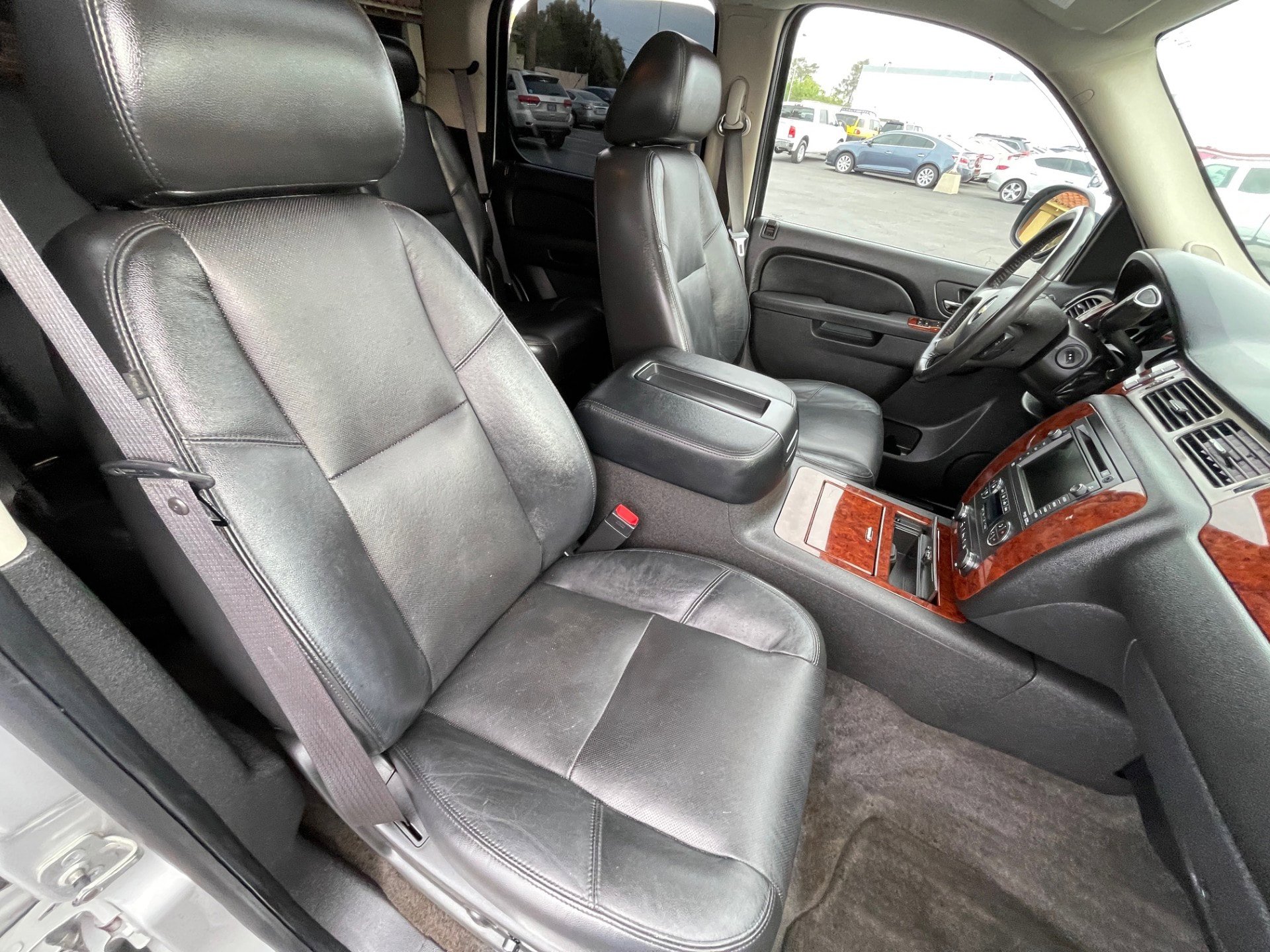 Used 2010 Chevrolet Tahoe LTZ RWD image 32