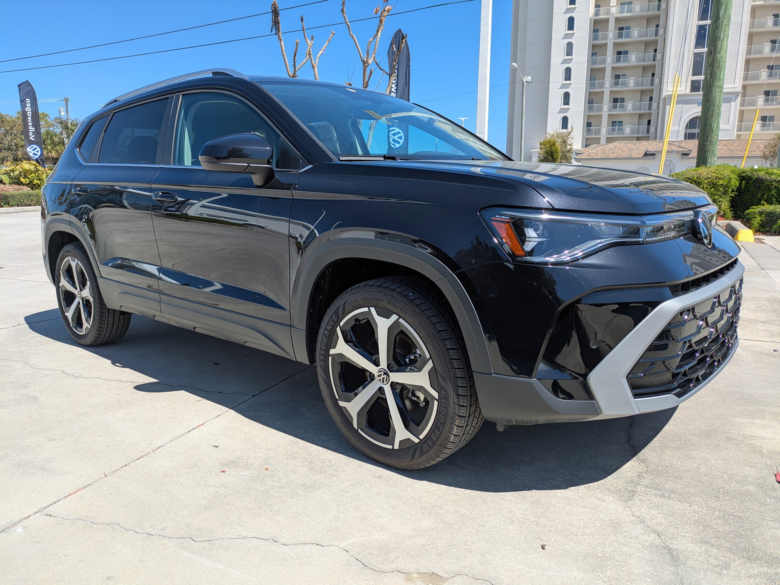 New 2026 Volkswagen Taos SEL AWD/4WD image 2
