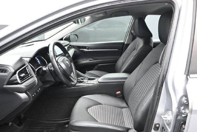 Used 2022 Toyota Camry SE FWD image 6