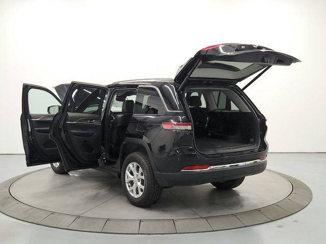 Used 2024 Jeep Grand Cherokee Limited RWD image 13