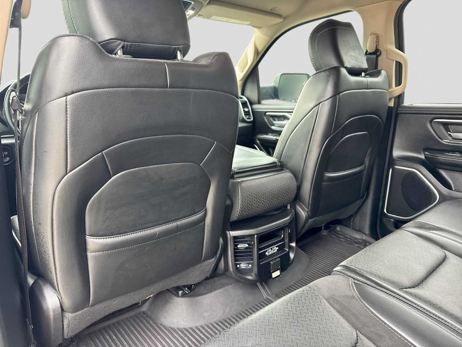 Used 2019 RAM 1500 Laramie AWD/4WD image 17