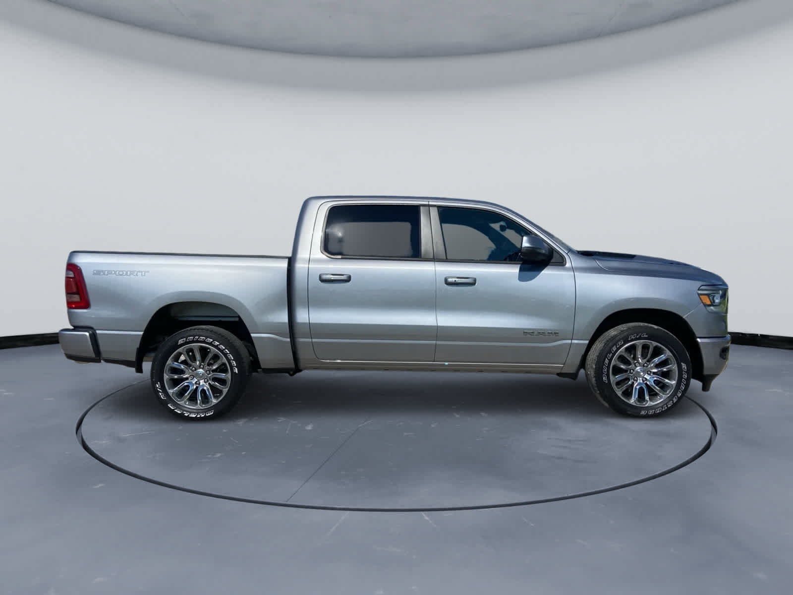 Used 2023 RAM 1500 Laramie AWD/4WD image 4