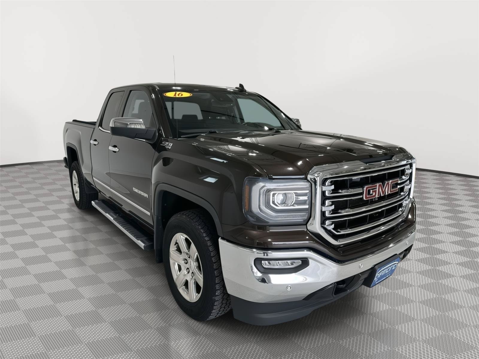 Used 2016 GMC Sierra 1500 SLT w/ Enhanced Driver Alert Package AWD/4WD image 7