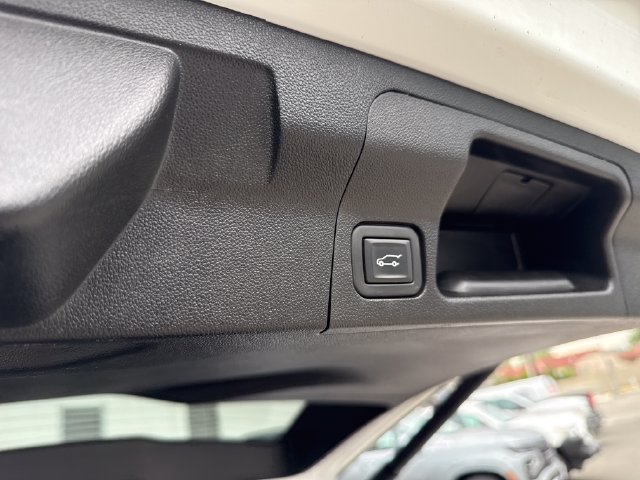 Certified 2023 GMC Acadia SLT FWD image 30