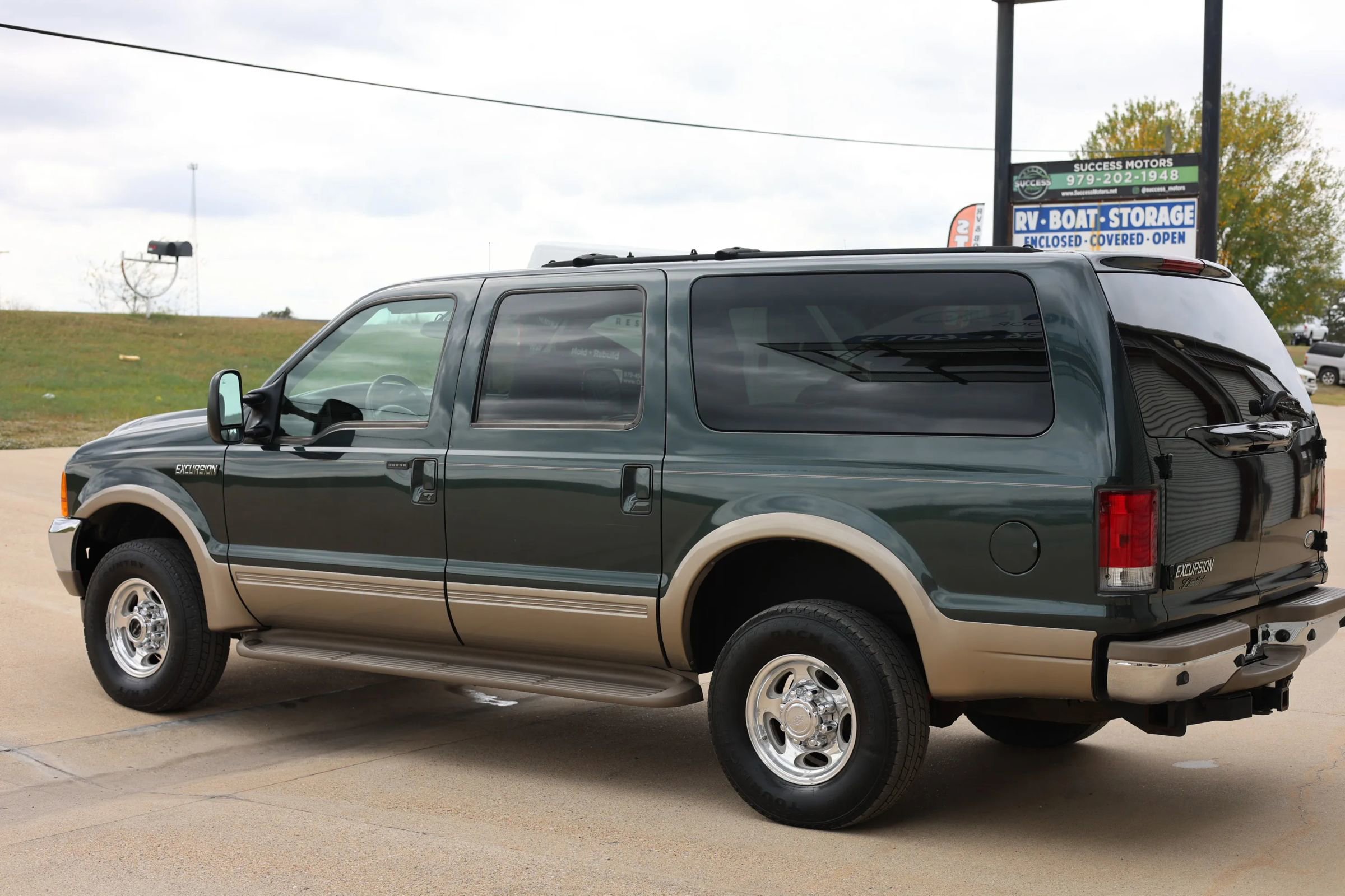 Used 2000 Ford Excursion Limited image 8