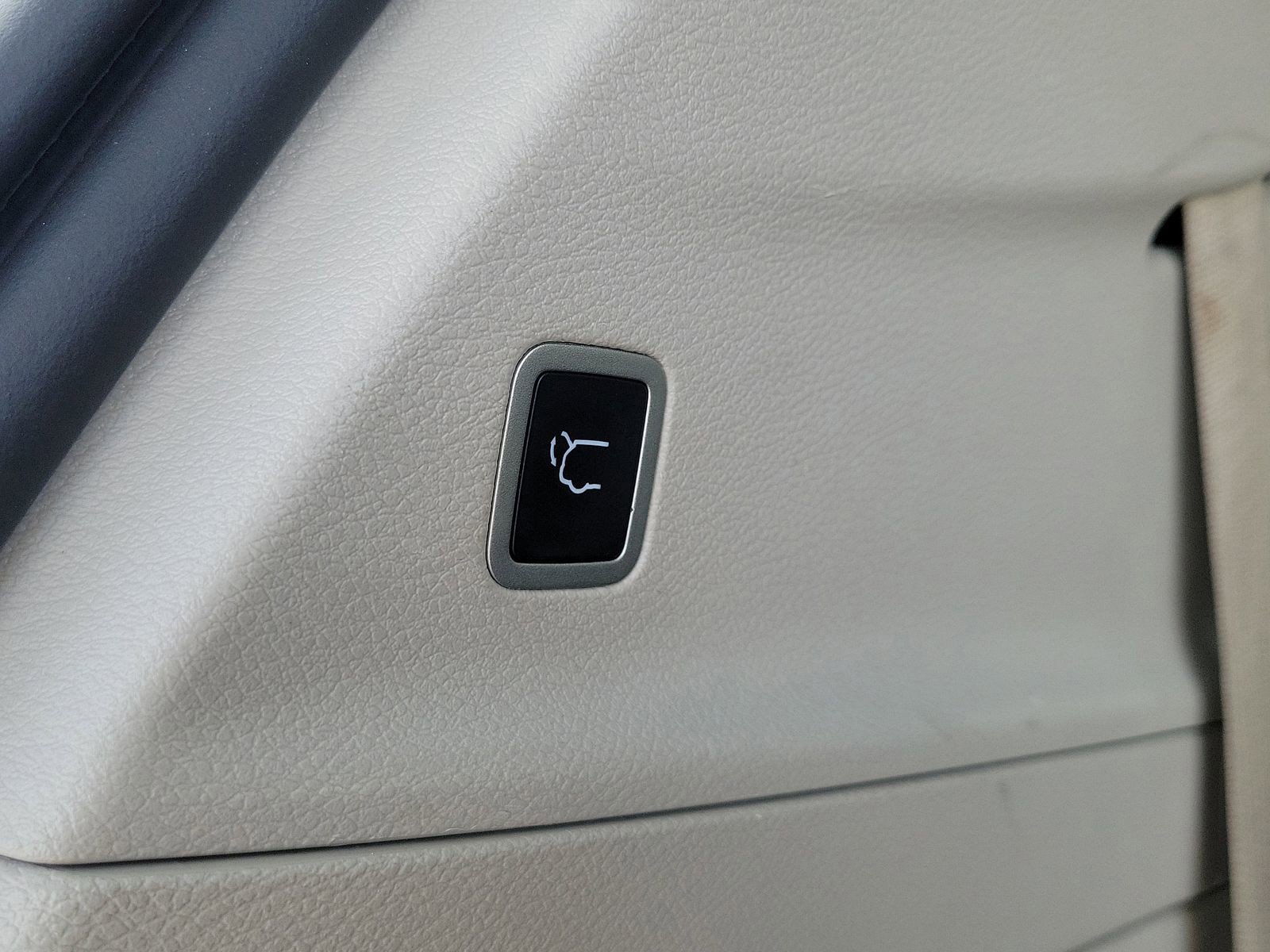 Used 2023 Chrysler Pacifica Touring-L FWD image 8