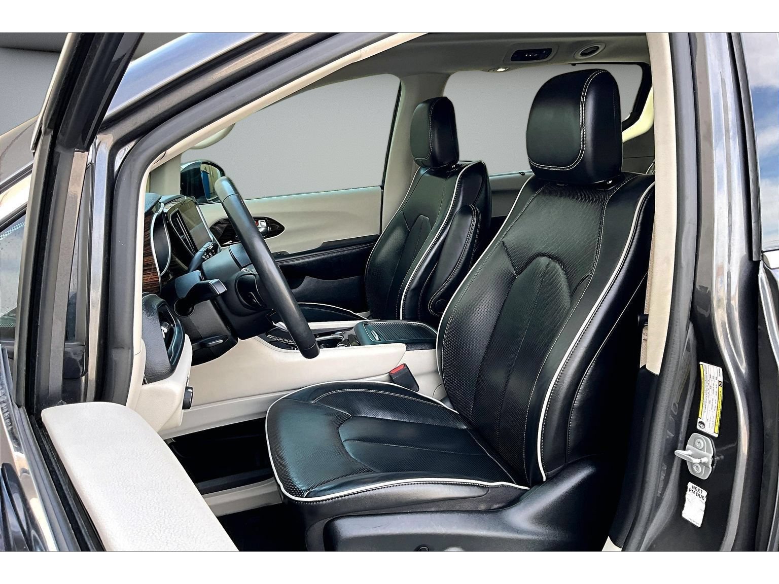 Used 2022 Chrysler Pacifica Limited FWD image 34