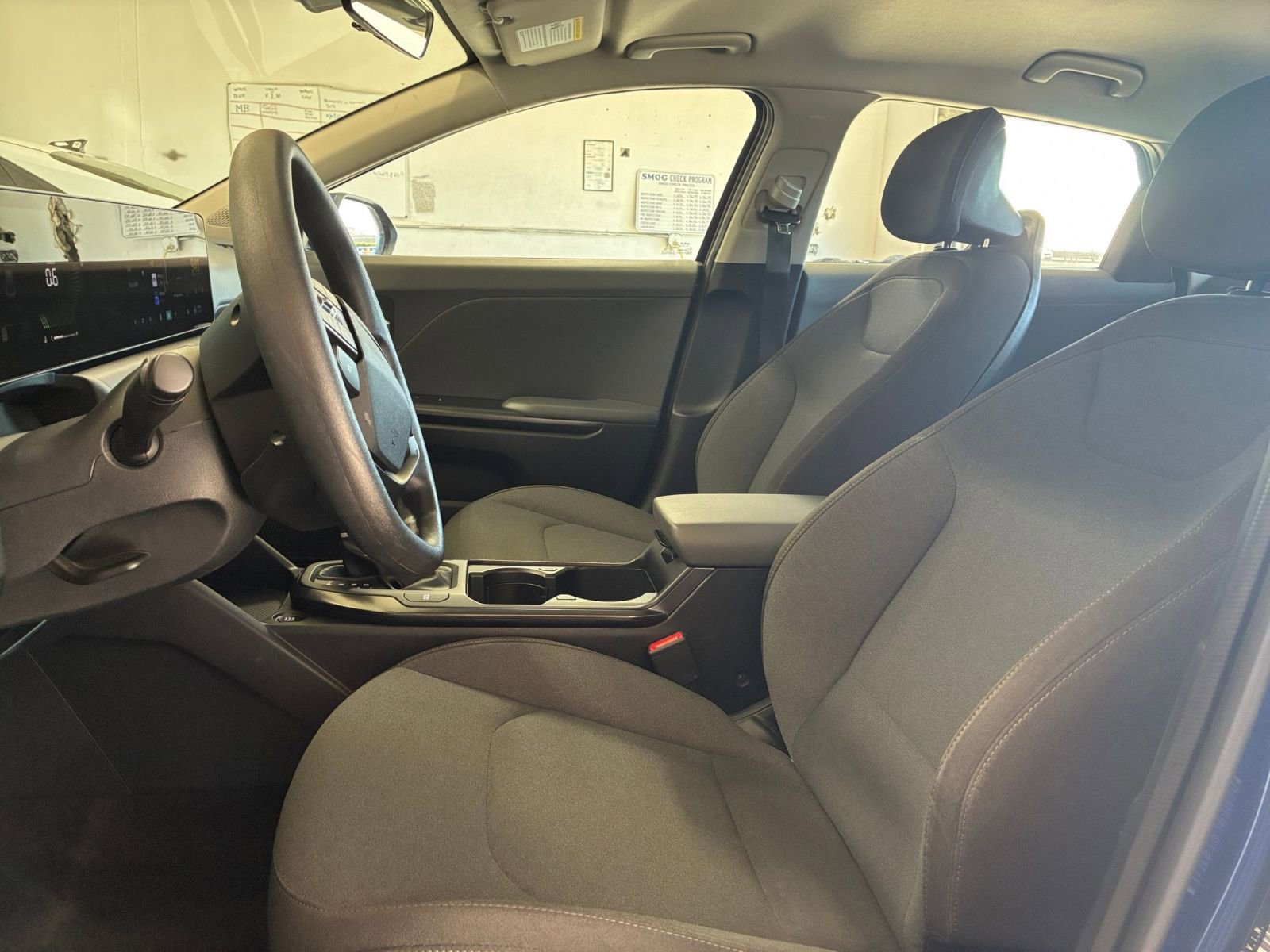 Used 2025 Kia K4 LXS image 25