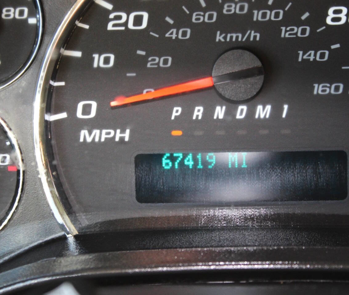 Used 2018 Chevrolet Express 2500 w/ Driver Convenience Package image 8