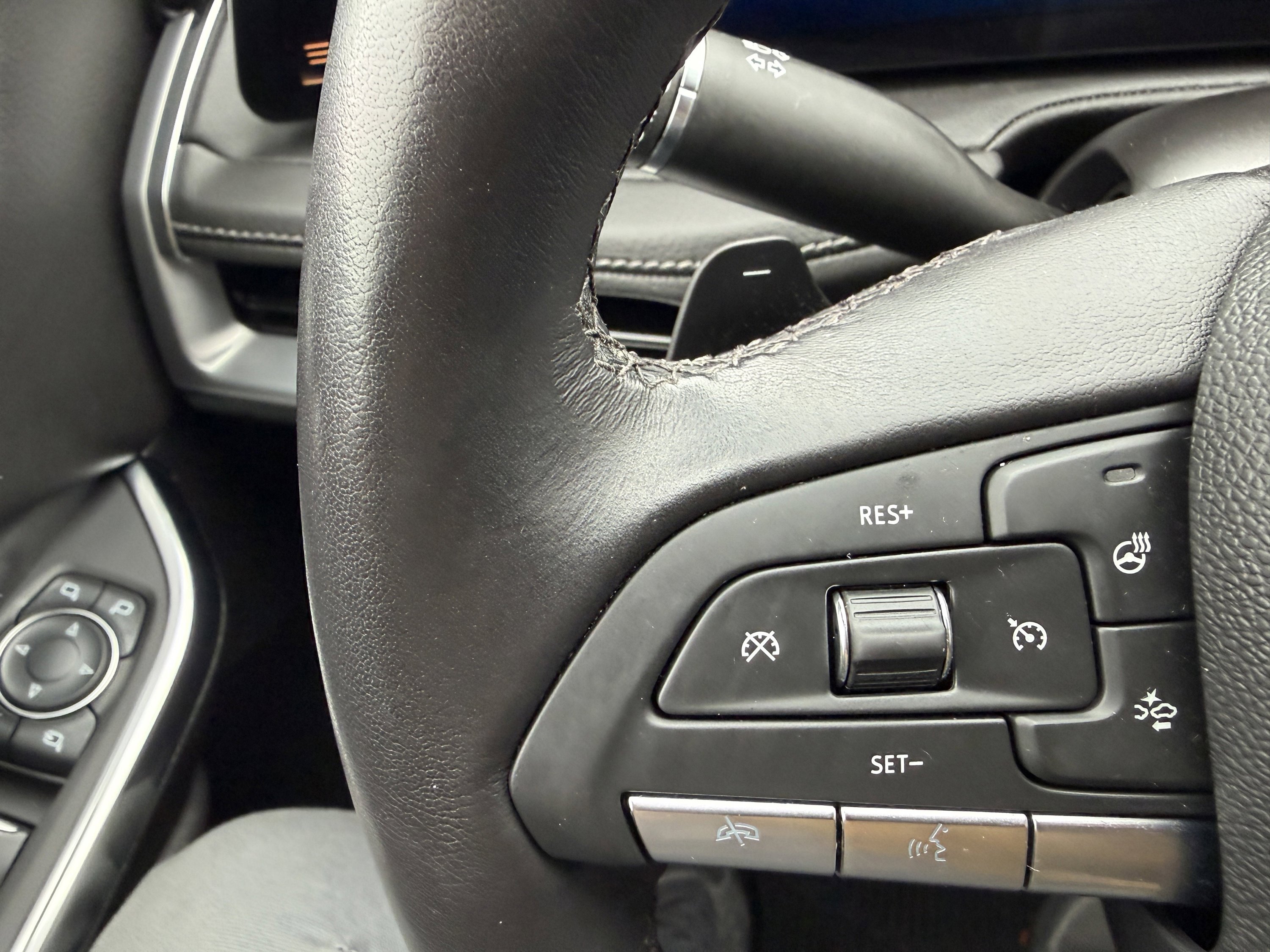 Used 2024 Cadillac XT4 Premium Luxury w/ Technology Package AWD/4WD image 31