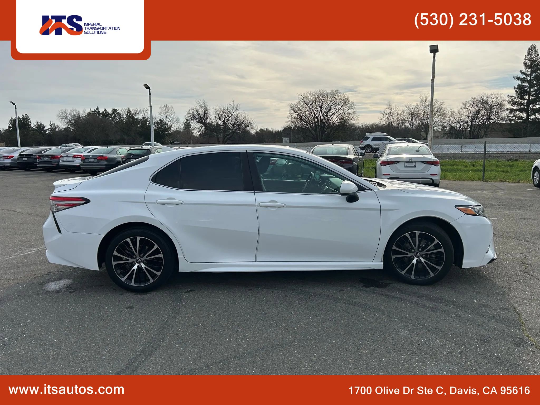 Used 2019 Toyota Camry SE w/ Carpet Mat Package image 9