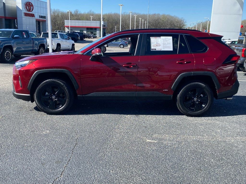Used 2025 Toyota RAV4 XLE AWD/4WD image 4