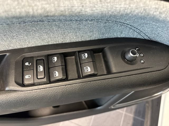 Used 2025 Jeep Compass Latitude AWD/4WD image 28