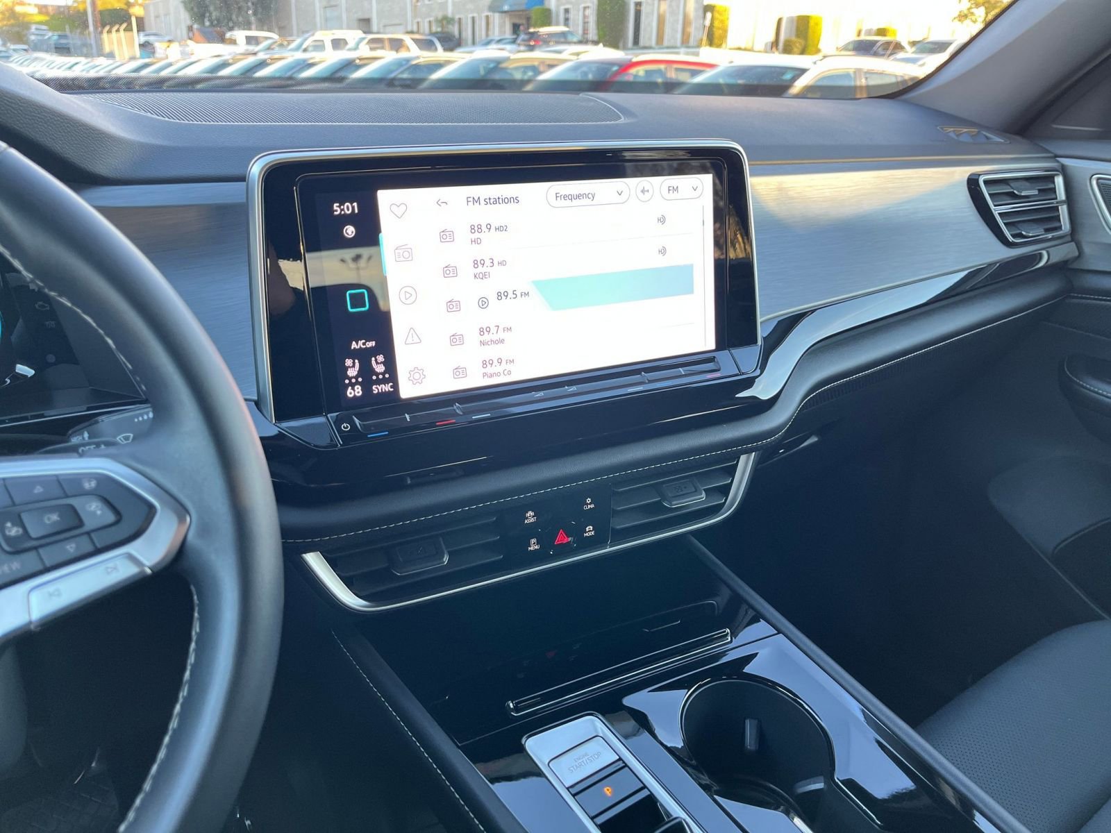 Used 2025 Volkswagen Atlas Cross Sport SE image 18