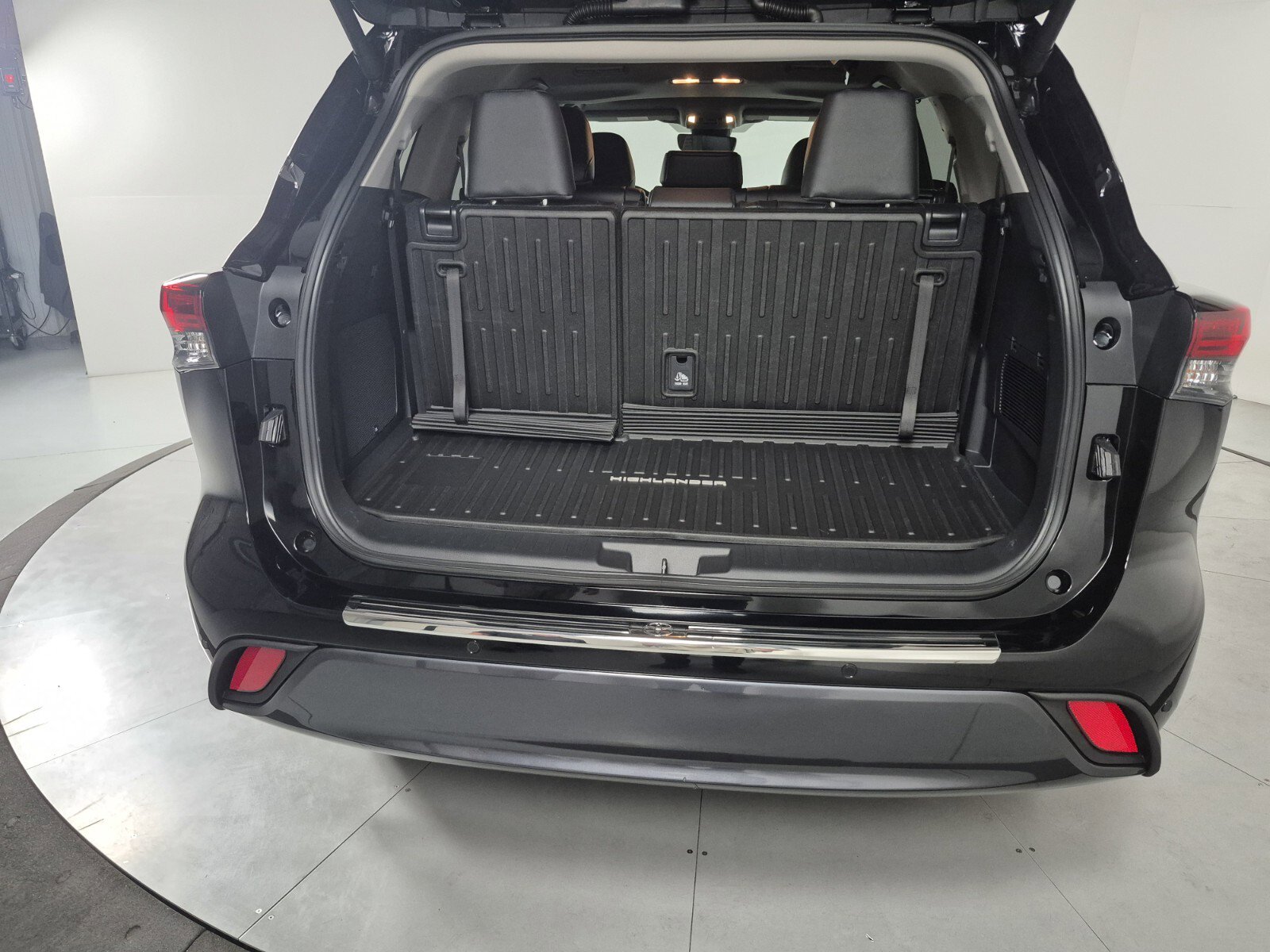 New 2026 Toyota Highlander Limited image 14