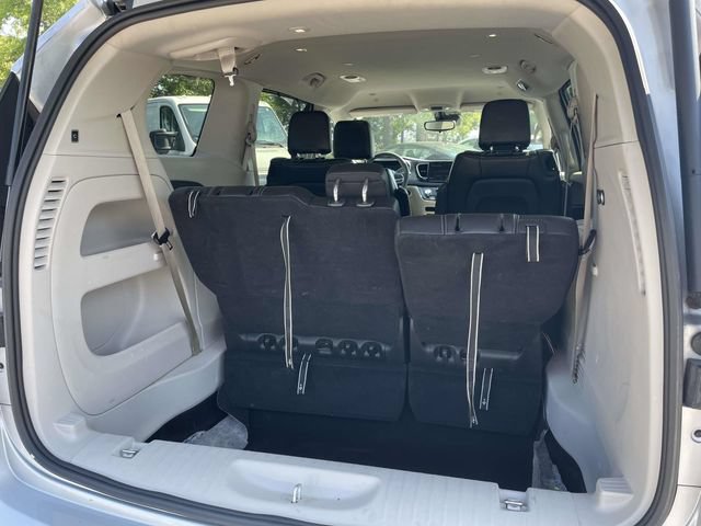 Used 2024 Chrysler Pacifica Touring-L FWD image 11
